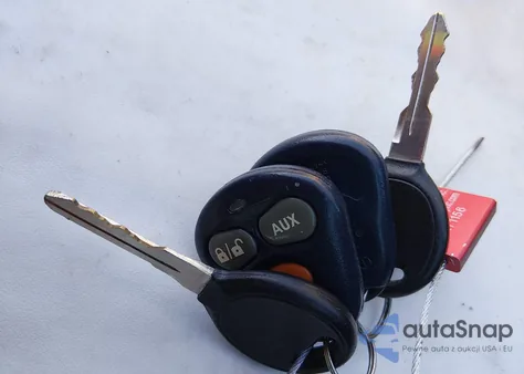 2000 Plymouth Voyager z USA, uszkodzony, nr VIN 2P4GP2539YR576241